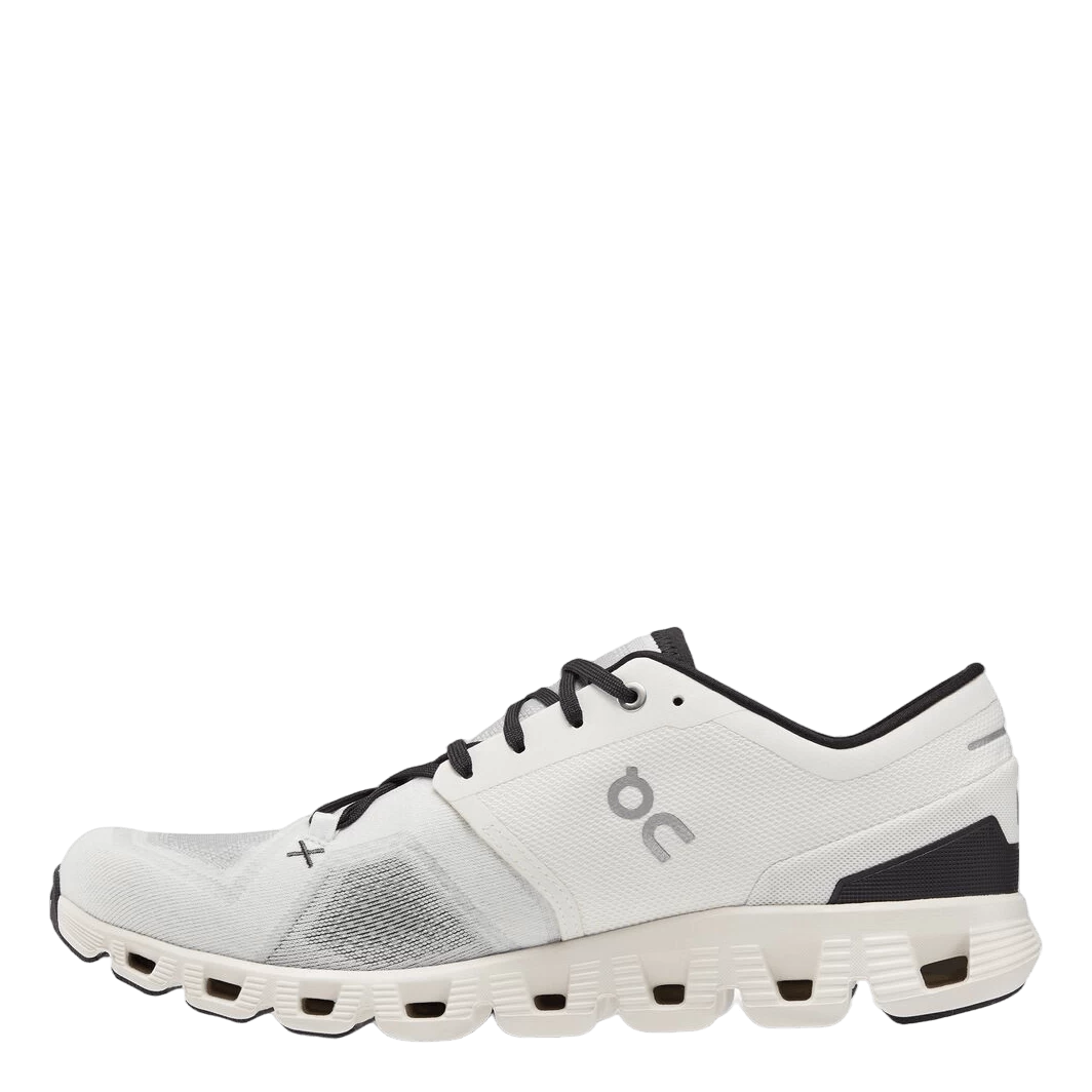 On Cloud X 3 Women White/black 1 On Cloud X 3 Women White/black